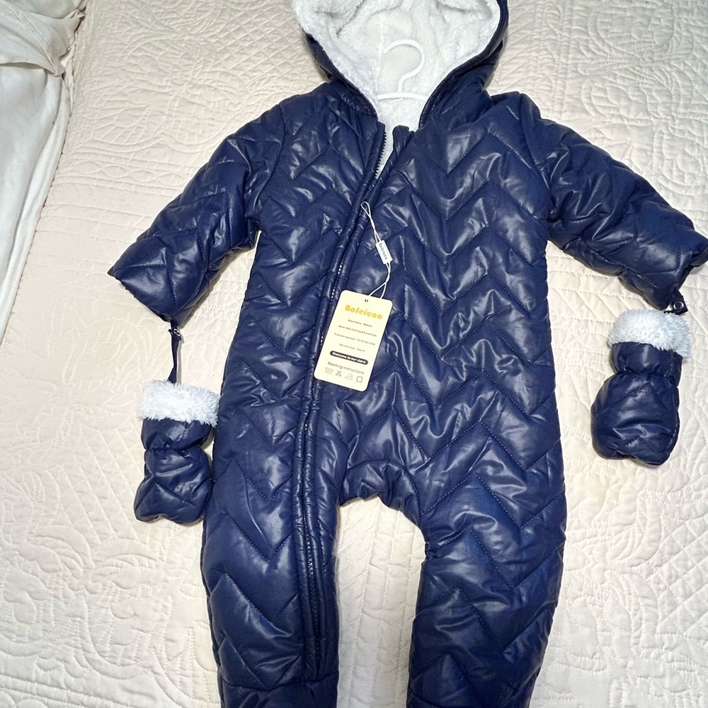 NWT Bafeicao Infant Snowsuit Romper Winter Jumpsuit with gloves 6-9M